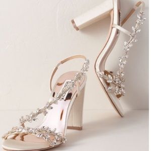 Badgley Mischka FELDA in ivrsat. Size 5.5
